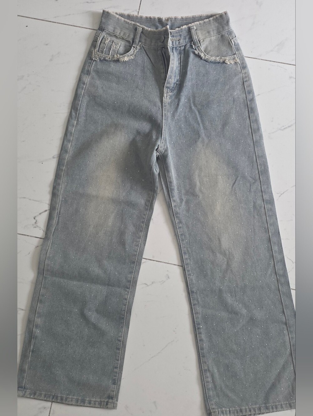 Women's Light Gray Wide-Leg Jeans with Subtle Sparkle.28Waist